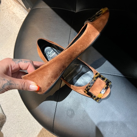 SOLD Roger Vivier Suede Flats - Picture 4 of 7